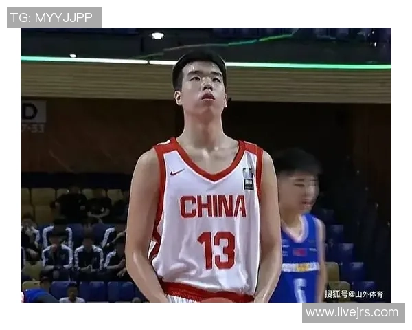 余嘉豪:从青涩少年到篮球场上的璀璨新星的成长之路