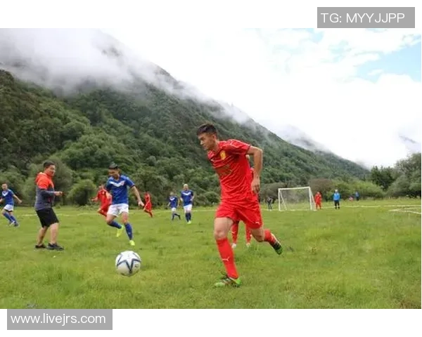 卡利亚与佩斯卡的激烈对决展现足球魅力与团队精神